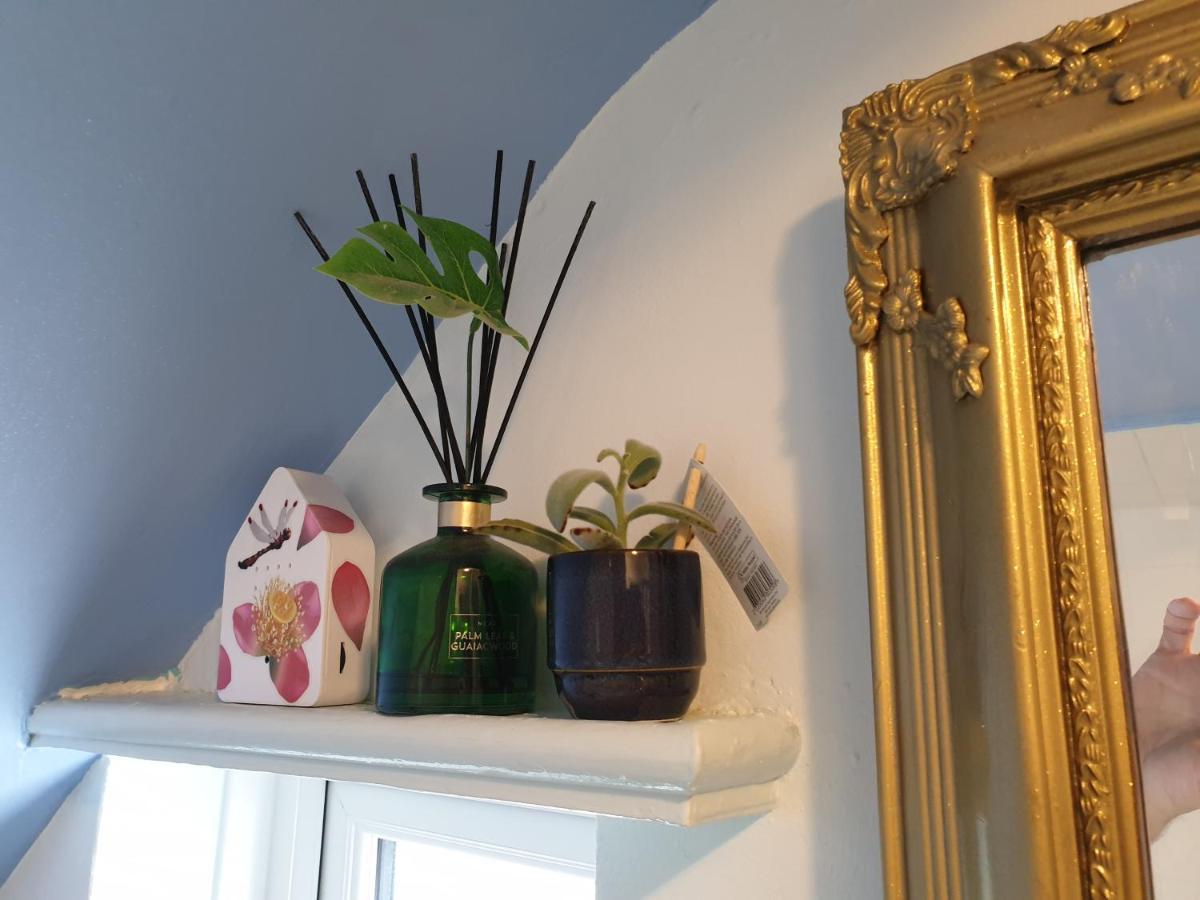 Lotus Pod House Homestay Horsell Экстерьер фото