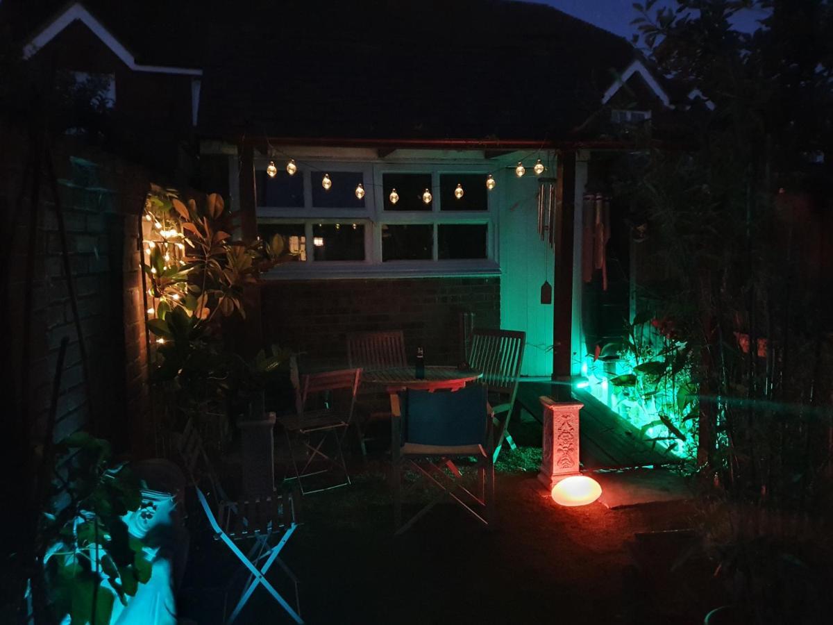 Lotus Pod House Homestay Horsell Экстерьер фото