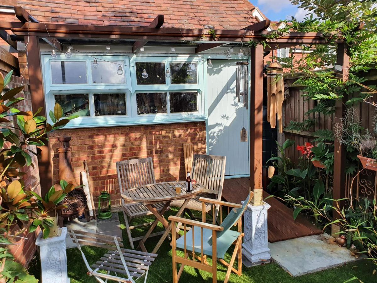 Lotus Pod House Homestay Horsell Экстерьер фото