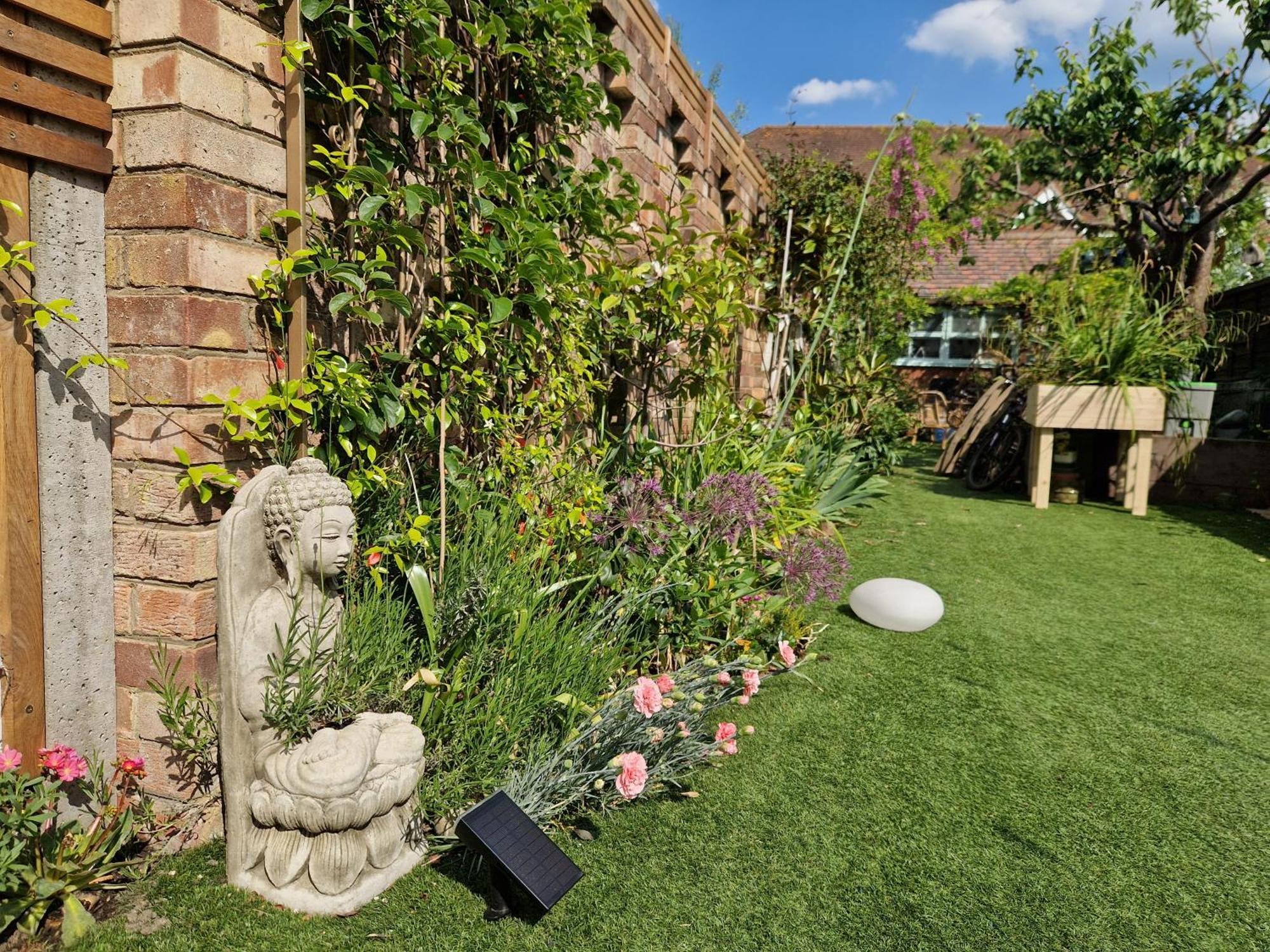 Lotus Pod House Homestay Horsell Экстерьер фото