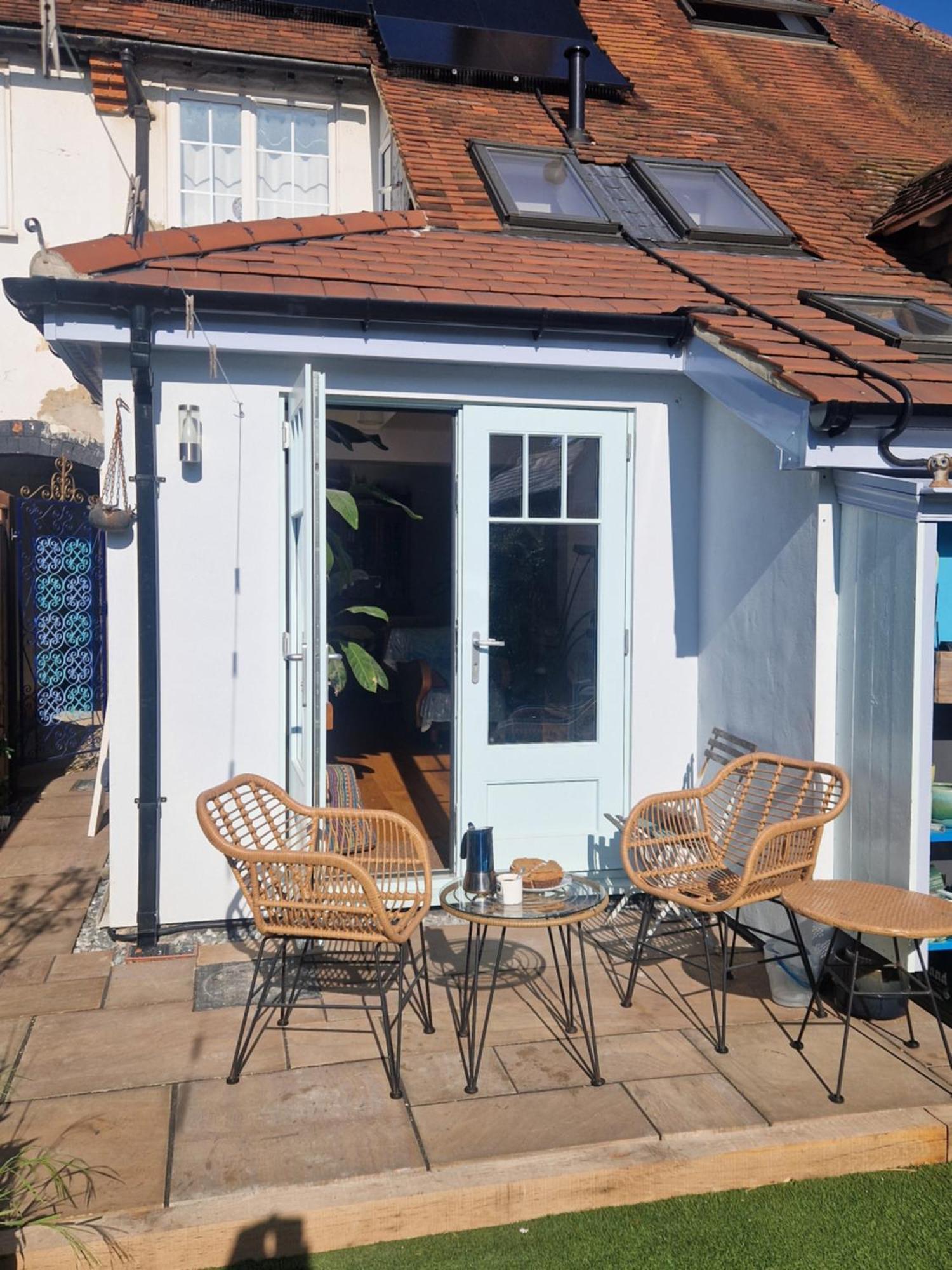 Lotus Pod House Homestay Horsell Экстерьер фото